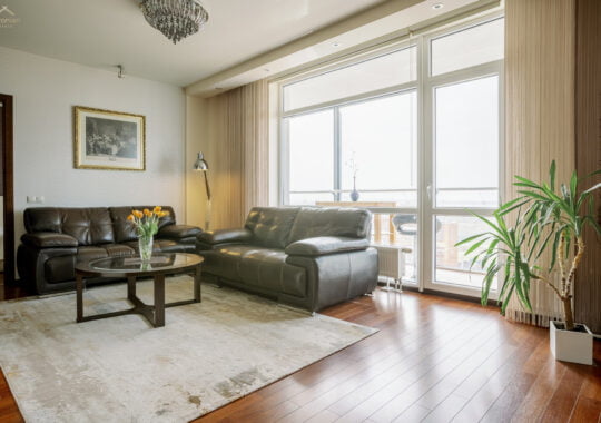 3 kambarių panoraminis butas Klaipėdoje, virš prekybos centro “Molas”