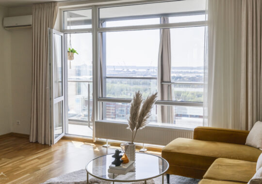 3 kambarių panoraminis butas Klaipėdoje, virš prekybos centro “Molas”