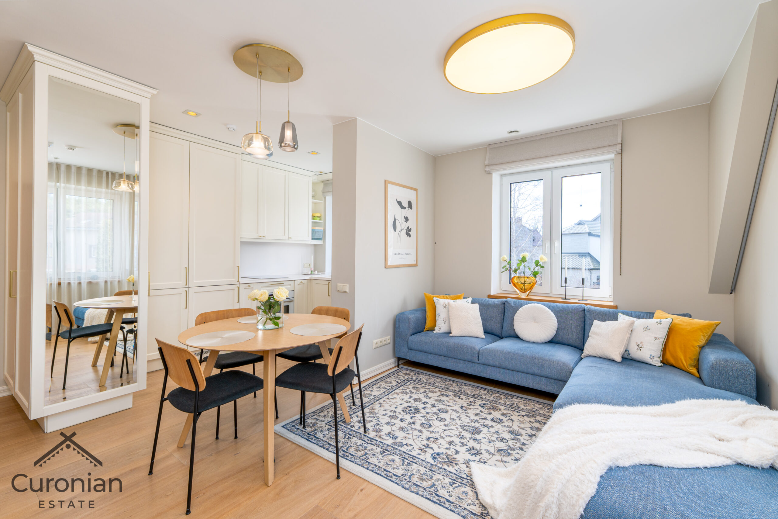 3 K. BUTAS GIRULIUOSE SU VAKARINE TERASA – SAULĖLYDŽIAI KASDIEN